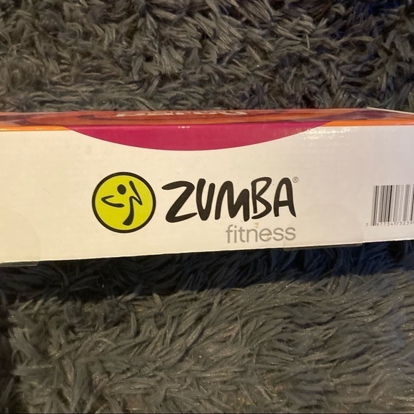 Zumba DVD set with shakers - Picture 2 of 11